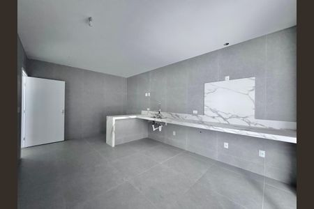 Casa de condomínio à venda com 510m², 5 quartos e 2 vagas Casa de condomínio à venda com 510m², 5 quartos e 2 vagasCozinha