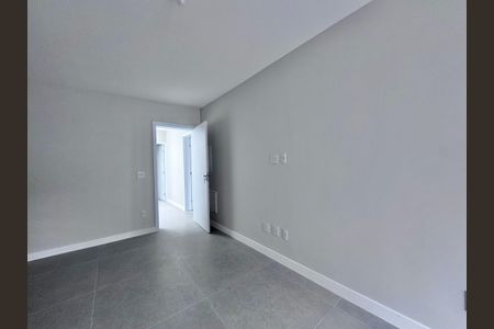 Casa de condomínio à venda com 510m², 5 quartos e 2 vagas Casa de condomínio à venda com 510m², 5 quartos e 2 vagasSuíte 3