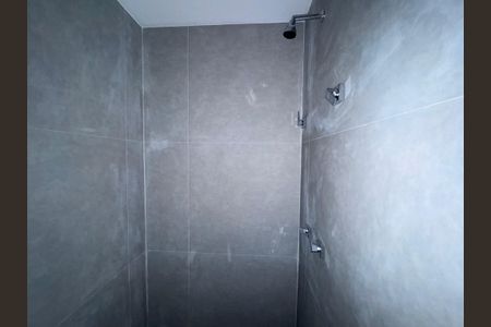 Casa de condomínio à venda com 510m², 5 quartos e 2 vagas Casa de condomínio à venda com 510m², 5 quartos e 2 vagasBanheiro de Serviço