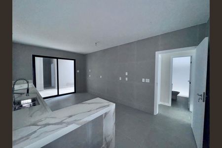 Casa de condomínio à venda com 510m², 5 quartos e 2 vagas Casa de condomínio à venda com 510m², 5 quartos e 2 vagasCozinha