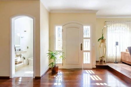 Casa à venda com 366m², 4 quartos e 6 vagas