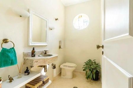 Casa à venda com 366m², 4 quartos e 6 vagas