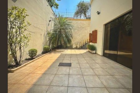 Casa à venda com 366m², 4 quartos e 6 vagas