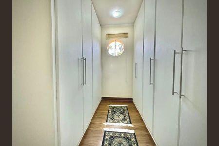 Casa à venda com 366m², 4 quartos e 6 vagas