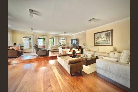 Casa à venda com 366m², 4 quartos e 6 vagas