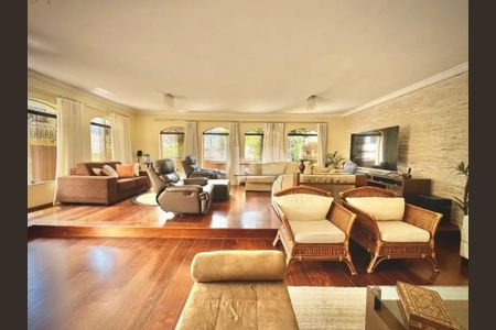 Casa à venda com 366m², 4 quartos e 6 vagas