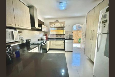 Casa à venda com 366m², 4 quartos e 6 vagas