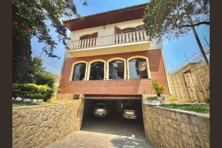 Casa à venda com 366m², 4 quartos e 6 vagas