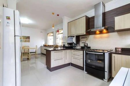 Casa à venda com 366m², 4 quartos e 6 vagas