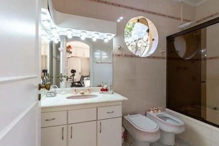 Casa à venda com 366m², 4 quartos e 6 vagas