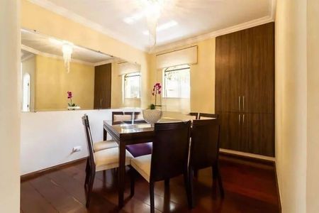 Casa à venda com 366m², 4 quartos e 6 vagas