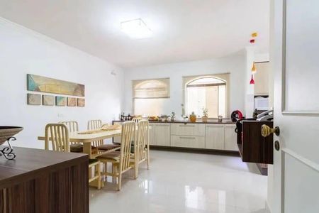 Casa à venda com 366m², 4 quartos e 6 vagas