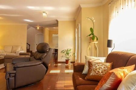 Casa à venda com 366m², 4 quartos e 6 vagas