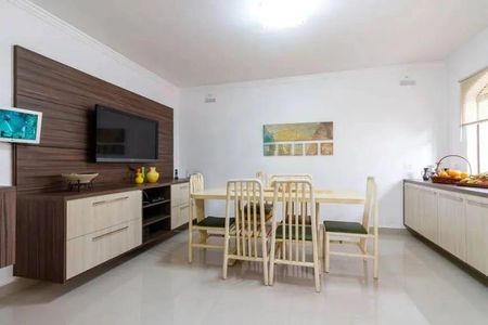 Casa à venda com 366m², 4 quartos e 6 vagas