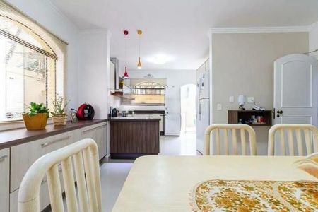 Casa à venda com 366m², 4 quartos e 6 vagas