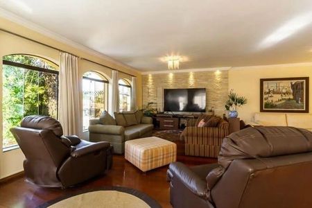 Casa à venda com 366m², 4 quartos e 6 vagas