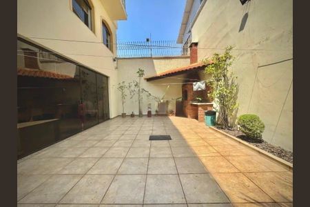 Casa à venda com 366m², 4 quartos e 6 vagas