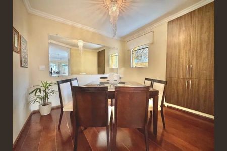 Casa à venda com 366m², 4 quartos e 6 vagas