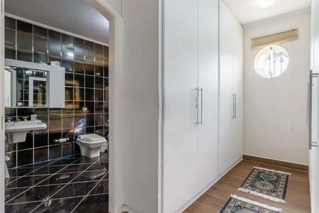Casa à venda com 366m², 4 quartos e 6 vagas