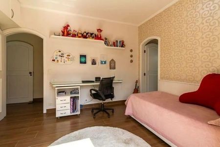 Casa à venda com 366m², 4 quartos e 6 vagas