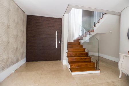 Casa à venda com 451m², 4 quartos e 2 vagasEntrada