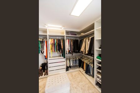 Casa à venda com 451m², 4 quartos e 2 vagasCloset da suíte 1