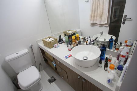 Apartamento à venda com 74m², 2 quartos e 1 vagaBanheiro da Suíte