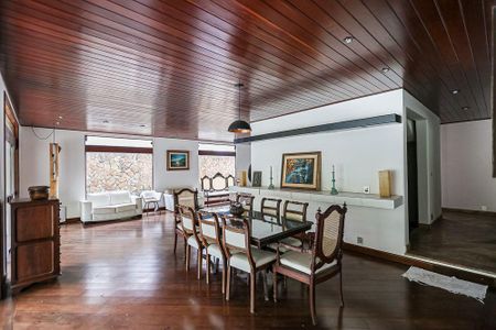 Casa à venda com 5 quartos, 500m² em São Francisco, Niterói