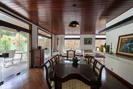 Casa à venda com 5 quartos, 500m² em São Francisco, Niterói