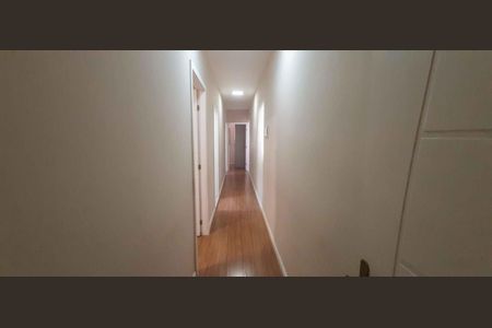 Casa à venda com 150m², 3 quartos e 2 vagasCorredor