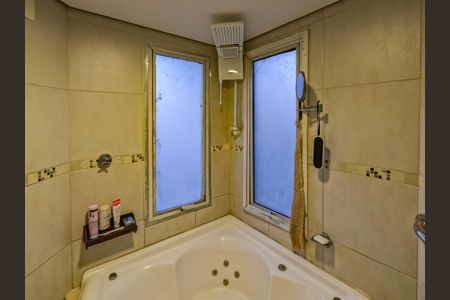 Casa à venda com 346m², 4 quartos e 4 vagas