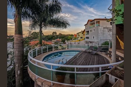 Casa à venda com 346m², 4 quartos e 4 vagas