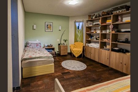 Casa à venda com 346m², 4 quartos e 4 vagas