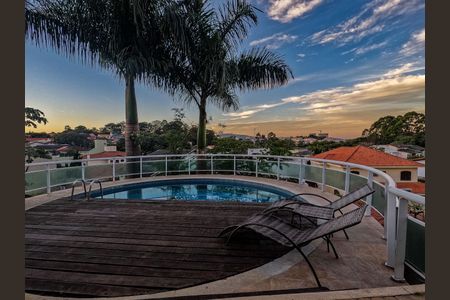 Casa à venda com 346m², 4 quartos e 4 vagas