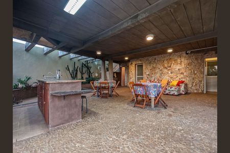 Casa à venda com 346m², 4 quartos e 4 vagas