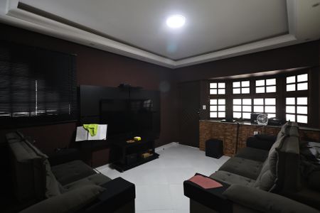 Casa à venda com 231m², 3 quartos e 2 vagasSala