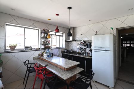 Casa à venda com 231m², 3 quartos e 2 vagasCozinha