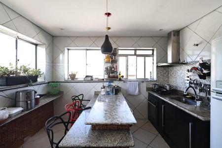 Casa à venda com 231m², 3 quartos e 2 vagasCozinha