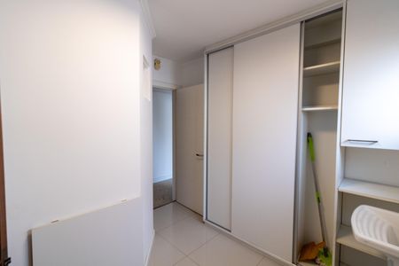 Apartamento à venda com 168m², 3 quartos e 2 vagas Apartamento à venda com 168m², 3 quartos e 2 vagasÁrea de Serviço