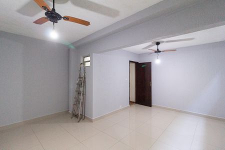 Casa à venda com 300m², 4 quartos e 2 vagas Casa à venda com 300m², 4 quartos e 2 vagasSuíte