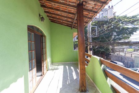 Casa à venda com 300m², 4 quartos e 2 vagas Casa à venda com 300m², 4 quartos e 2 vagasÁrea Gourmet - Sacada