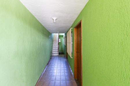 Casa à venda com 300m², 4 quartos e 2 vagas Casa à venda com 300m², 4 quartos e 2 vagasCorredor externo