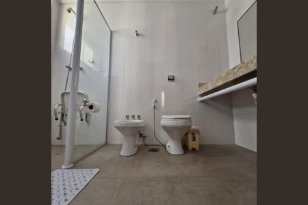 Apartamento à venda com 188m², 4 quartos e 2 vagas Apartamento à venda com 188m², 4 quartos e 2 vagasBanheiro da Suíte