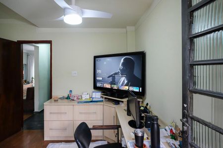 Casa à venda com 255m², 4 quartos e 7 vagasSala de TV