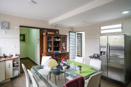 Casa à venda com 255m², 4 quartos e 7 vagasCozinha