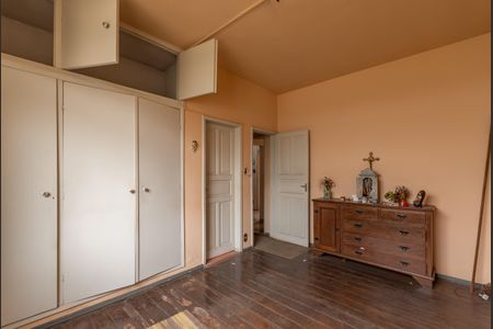 Casa à venda com 360m², 4 quartos e 2 vagasSuíte