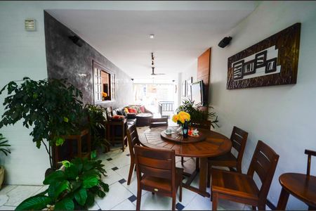 Casa à venda com 460m², 4 quartos e 4 vagas Casa à venda com 460m², 4 quartos e 4 vagasÁrea gourmet