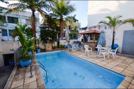 Casa à venda com 460m², 4 quartos e 4 vagas Casa à venda com 460m², 4 quartos e 4 vagasPiscina