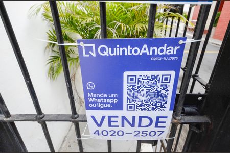 Casa à venda com 460m², 4 quartos e 4 vagas Casa à venda com 460m², 4 quartos e 4 vagasFachada