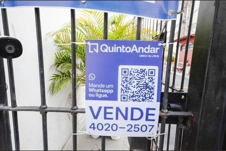 Casa à venda com 460m², 4 quartos e 4 vagas Casa à venda com 460m², 4 quartos e 4 vagasFachada